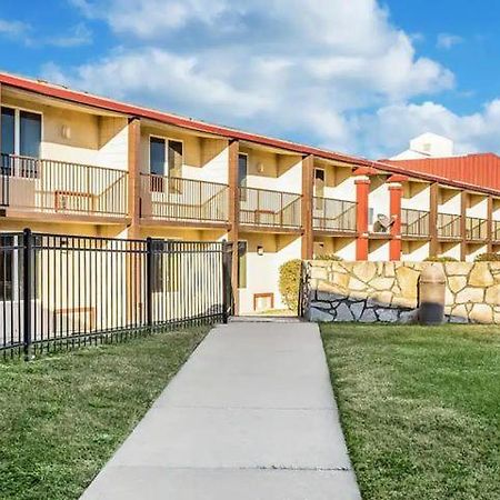 Countryside Suites Kansas City Independence I-70 East Sports Complex Hotel Екстериор снимка