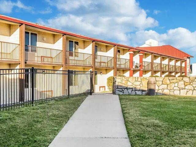 Countryside Suites Kansas City Independence I-70 East Sports Complex Hotel Екстериор снимка