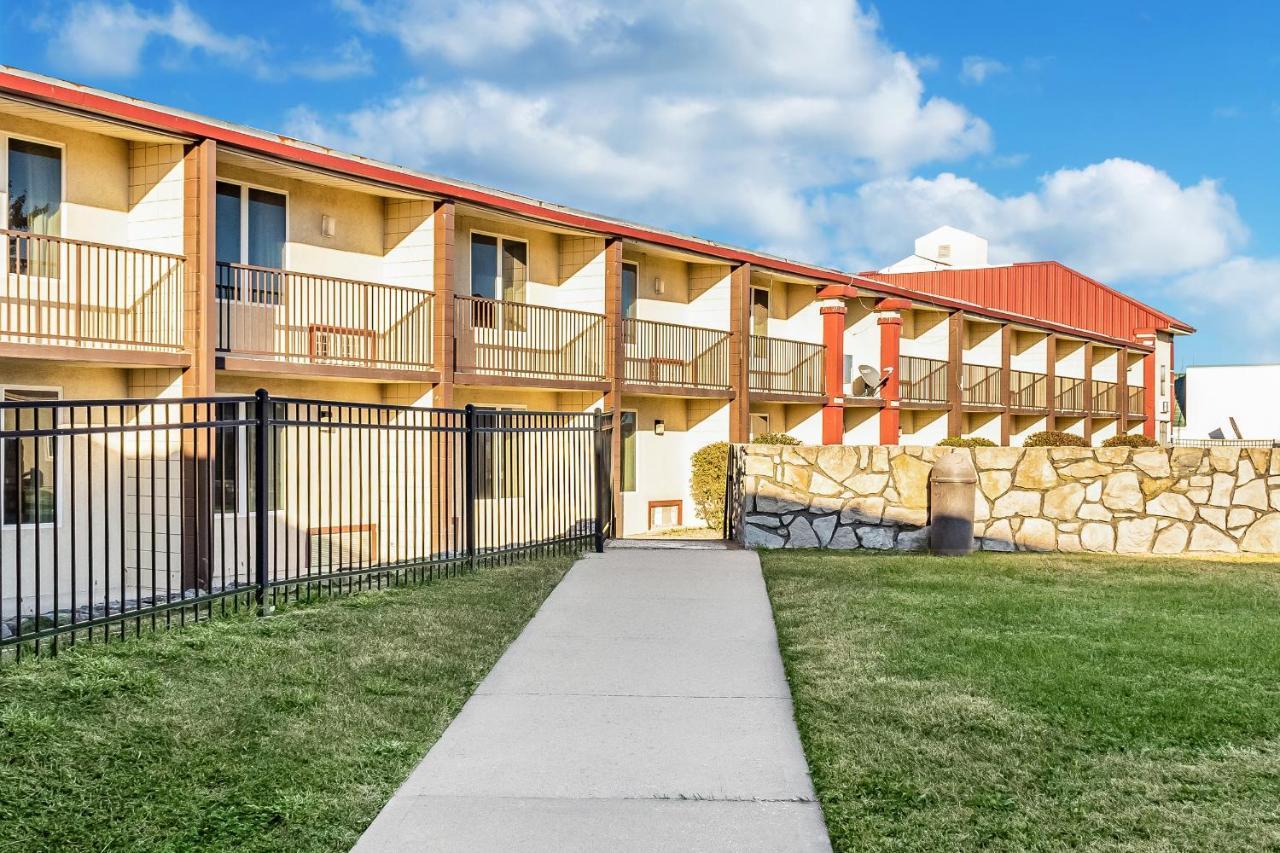 Countryside Suites Kansas City Independence I-70 East Sports Complex Hotel Екстериор снимка